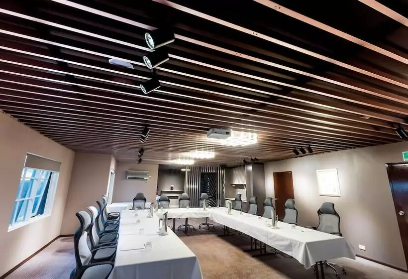 מוטל Eltham Gateway Hotel & Conference Centre