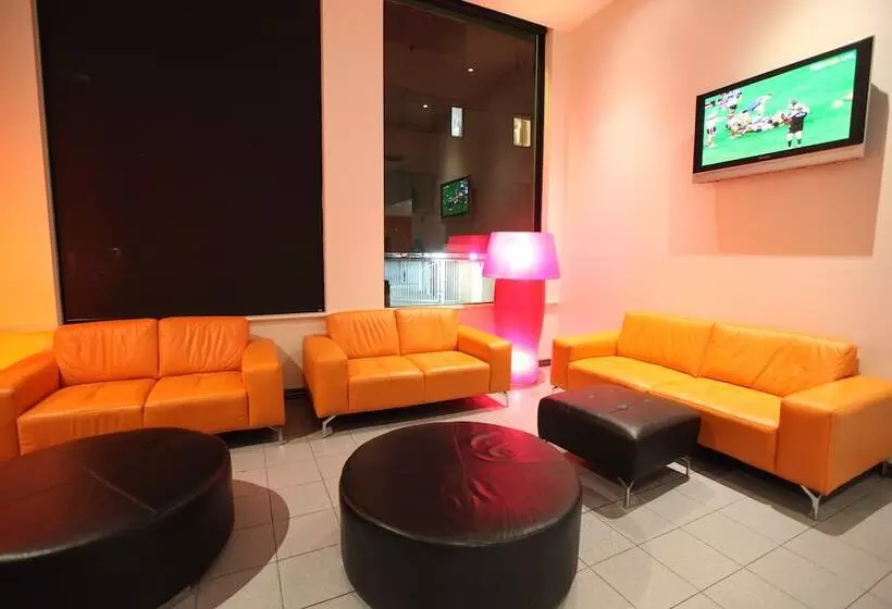 Cambridge Hotel Sydney