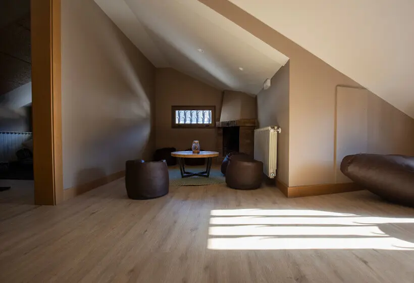 Font Andorra Hostel by Nexta