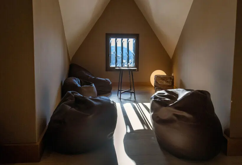 Font Andorra Hostel by Nexta