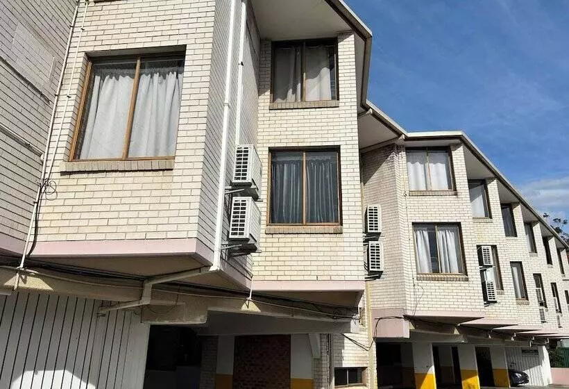 Отель Marco Polo Motor Inn Sydney