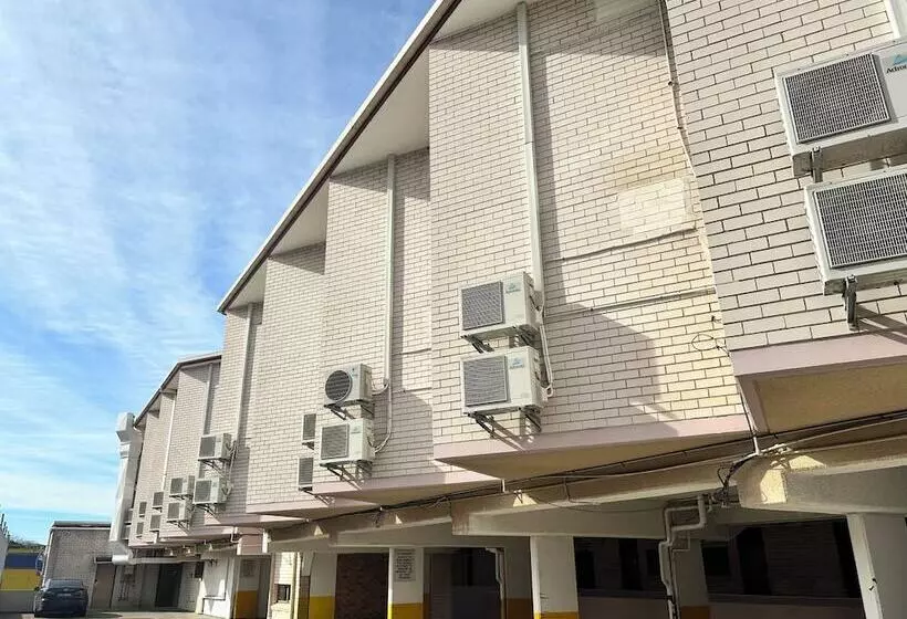 Отель Marco Polo Motor Inn Sydney