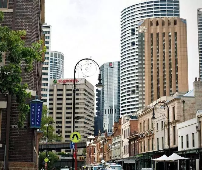 Metro Apartments On King