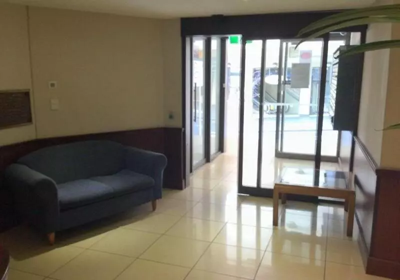 Metro Apartments On King