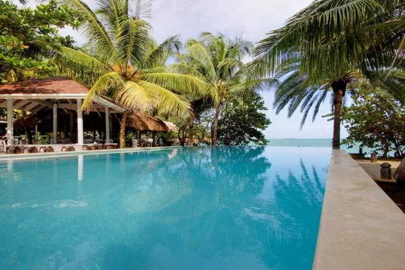 استراحتگاه Coconut Beach Club