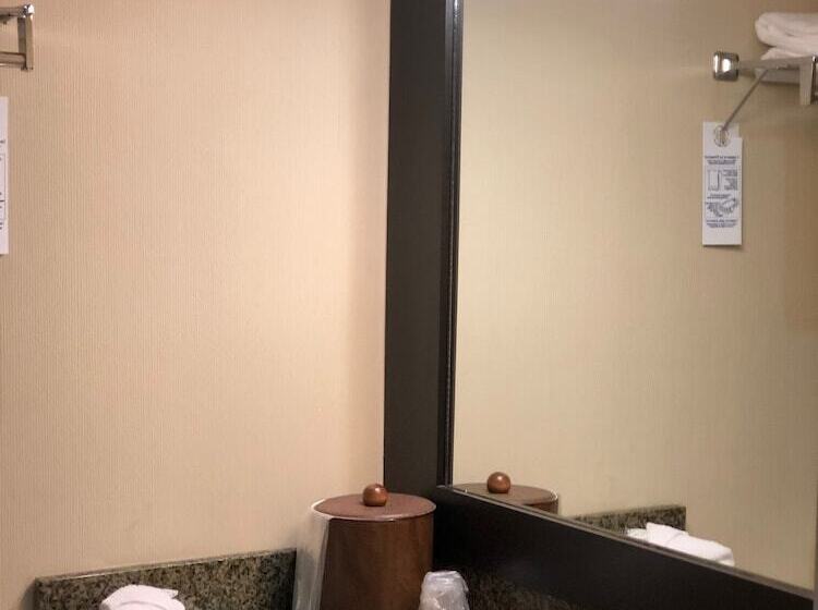 Hotel Anchor Inn And Suites