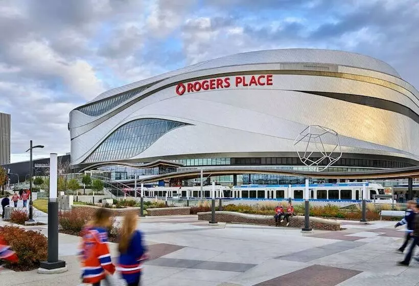 Fairmont Hotel Macdonald