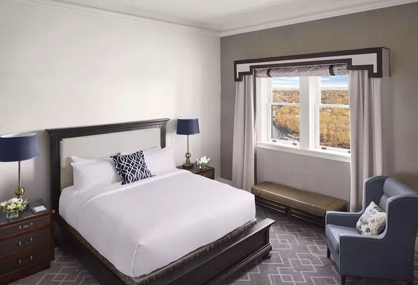 Fairmont Hotel Macdonald