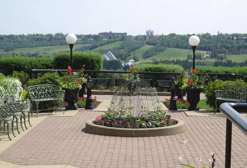 Fairmont Hotel Macdonald