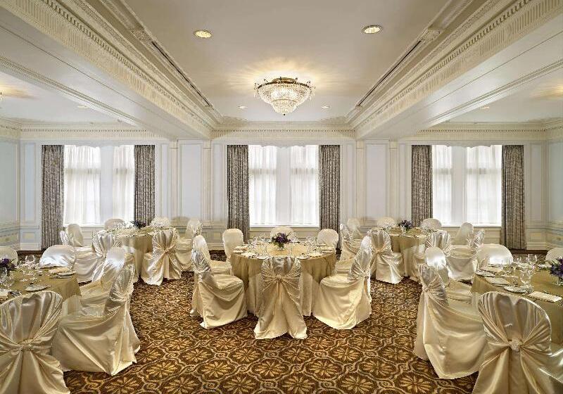 Fairmont Hotel Macdonald