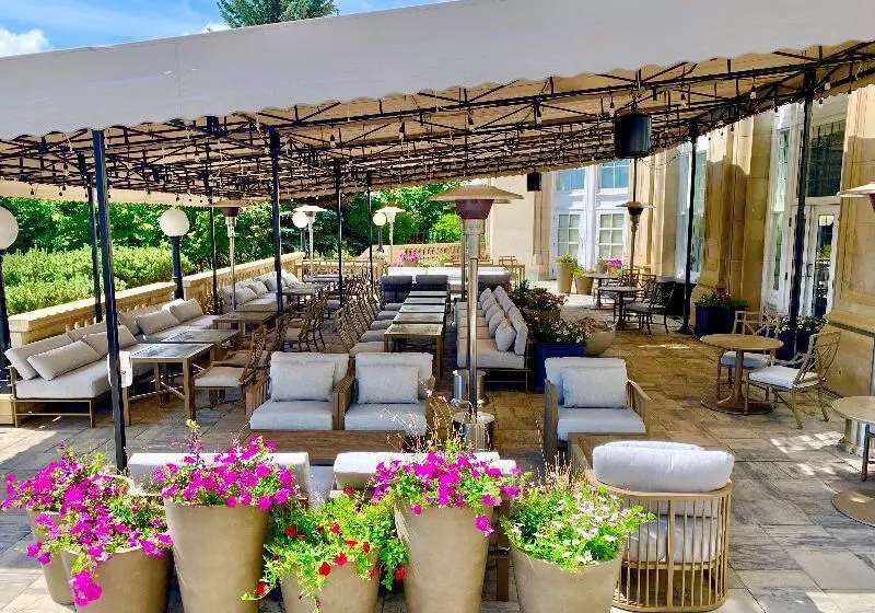 Fairmont Hotel Macdonald