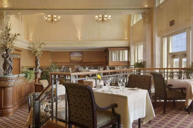 Fairmont Hotel Macdonald