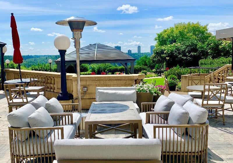 Fairmont Hotel Macdonald