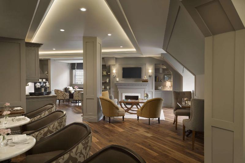 Fairmont Hotel Macdonald