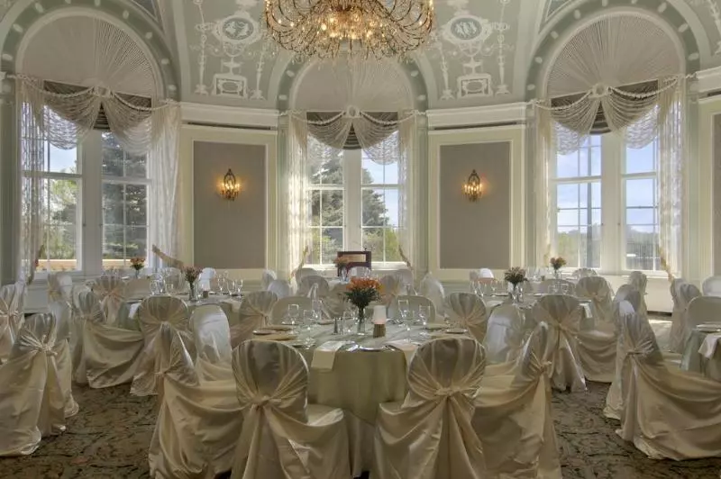 Fairmont Hotel Macdonald