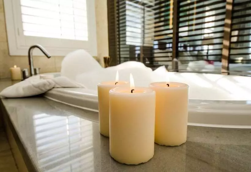 هتل Newstead Belmont Hills Golf Resort & Spa