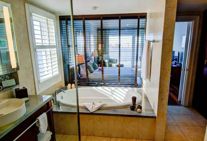 هتل Newstead Belmont Hills Golf Resort & Spa