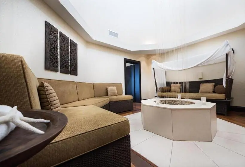 هتل Newstead Belmont Hills Golf Resort & Spa
