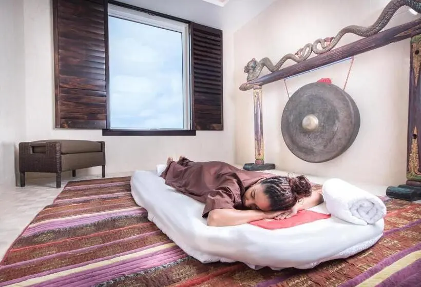 هتل Newstead Belmont Hills Golf Resort & Spa
