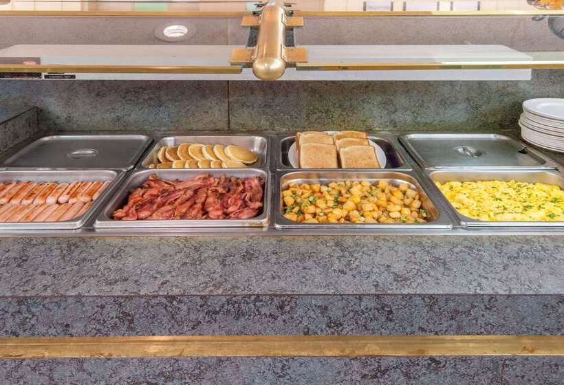 فندق Ramada Plaza By Wyndham Calgary Downtown