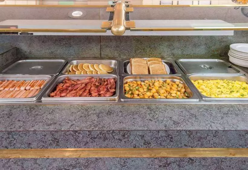 Hotel Ramada Plaza By Wyndham Calgary Downtown