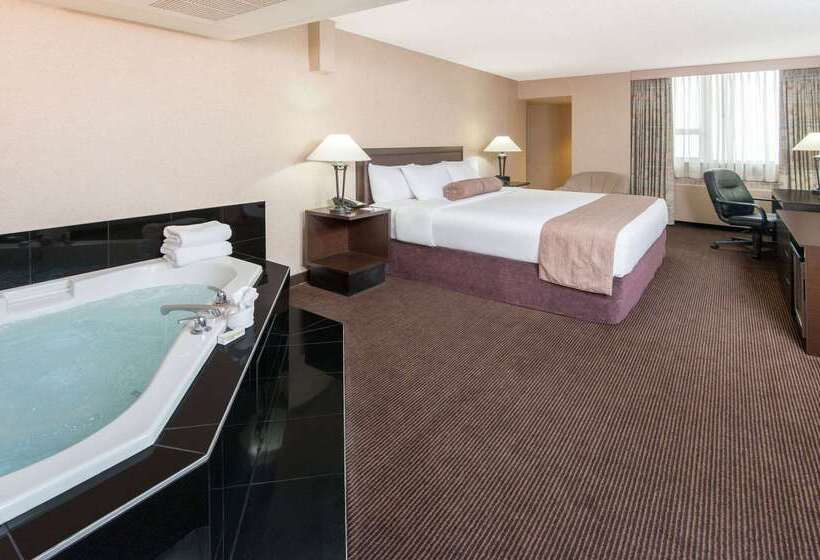 فندق Ramada Plaza By Wyndham Calgary Downtown