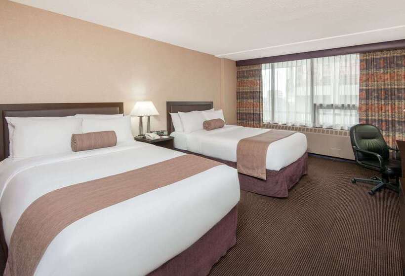 فندق Ramada Plaza By Wyndham Calgary Downtown
