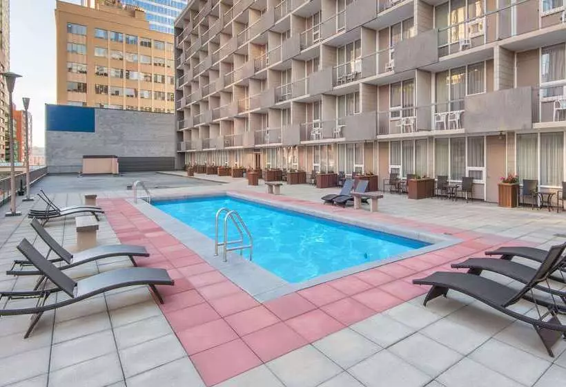 Hotel Ramada Plaza By Wyndham Calgary Downtown