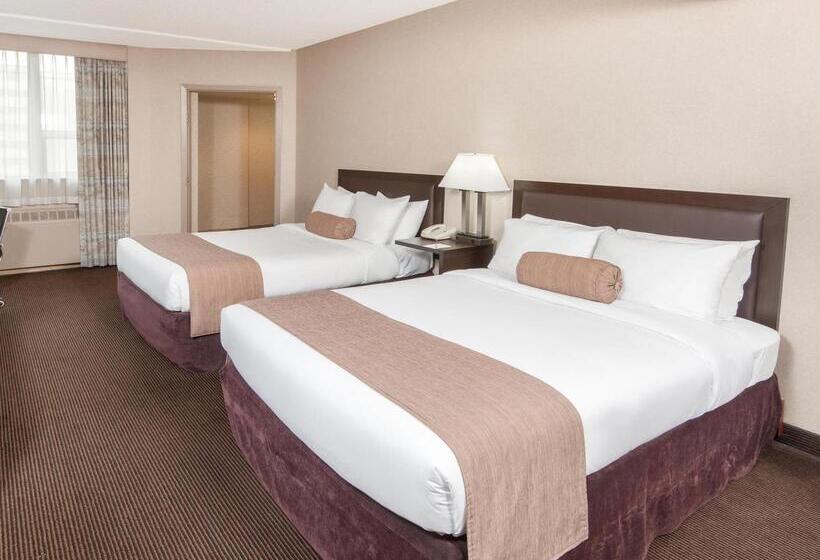 فندق Ramada Plaza By Wyndham Calgary Downtown