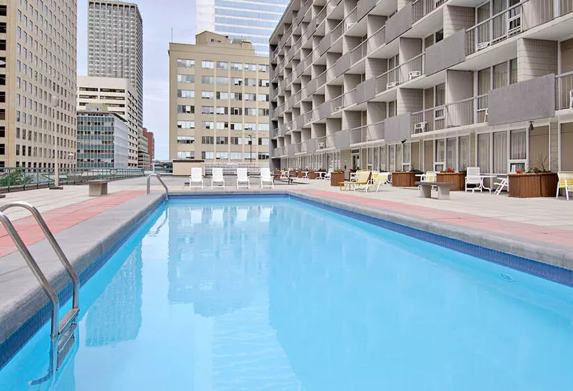 Hotel Ramada Plaza By Wyndham Calgary Downtown