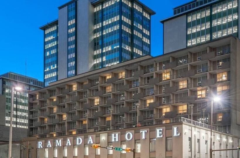 فندق Ramada Plaza By Wyndham Calgary Downtown