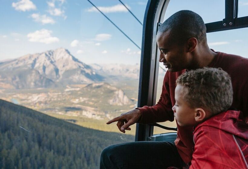 استراحتگاه Banff Park Lodge