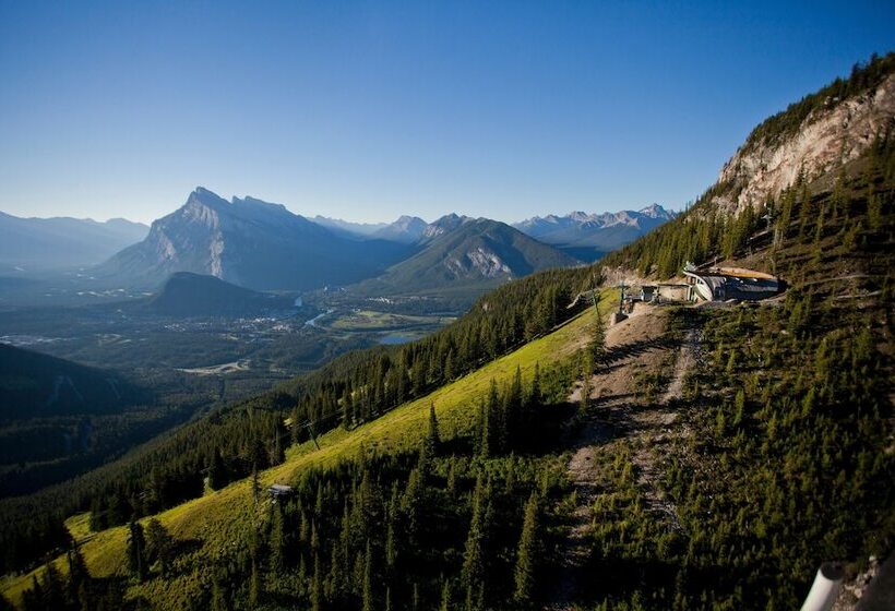 استراحتگاه Banff Park Lodge