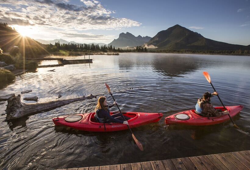 استراحتگاه Banff Park Lodge