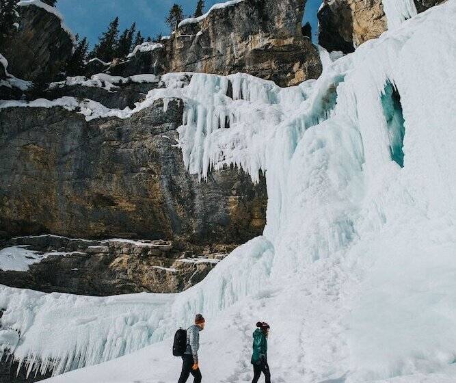 استراحتگاه Banff Park Lodge