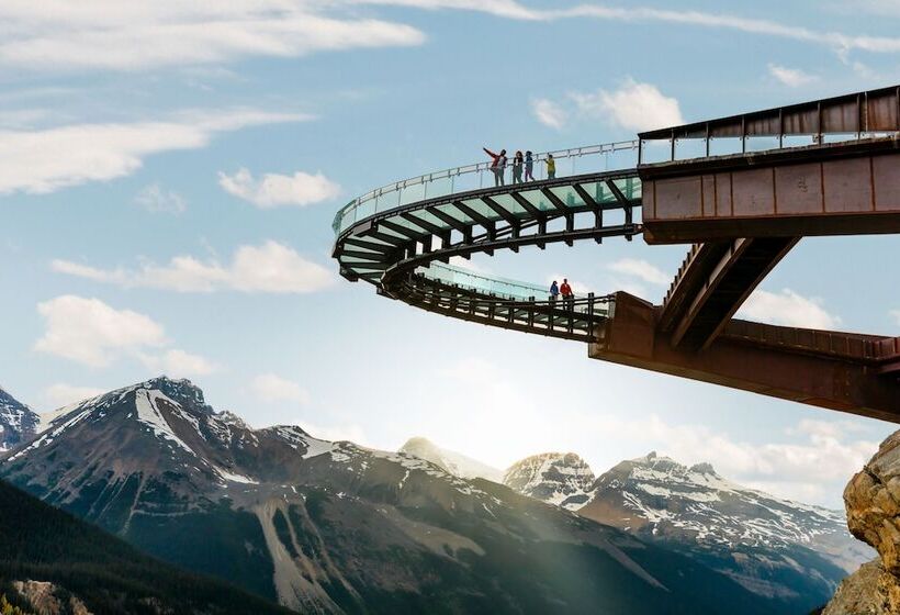 استراحتگاه Banff Park Lodge