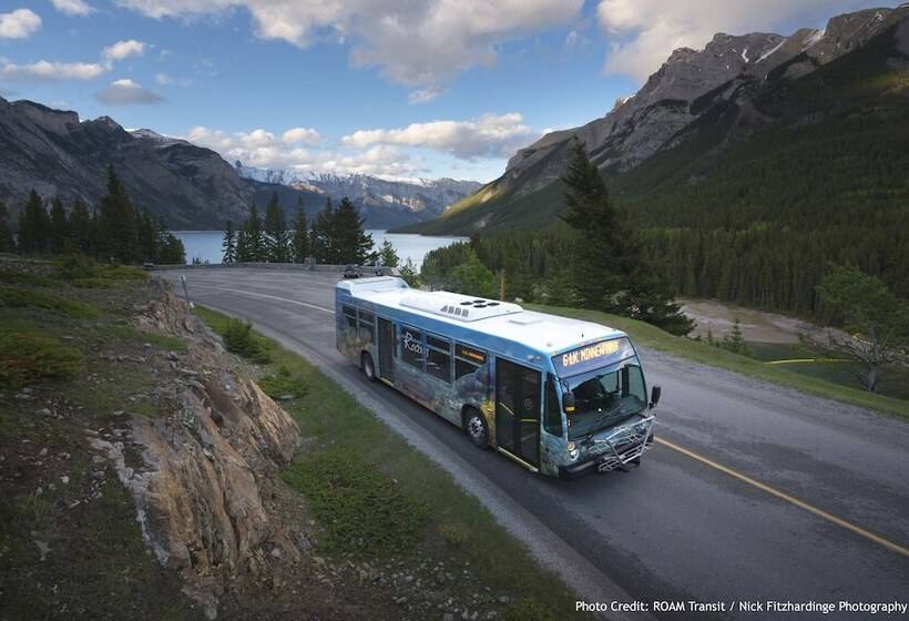 استراحتگاه Banff Park Lodge