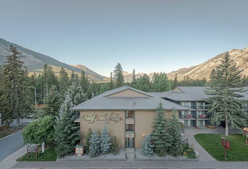 استراحتگاه Banff Park Lodge