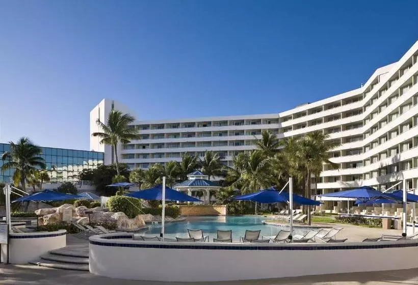 אתר נופש Meliá Nassau Beach
