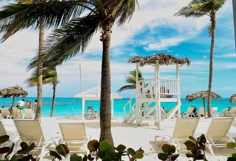 אתר נופש Meliá Nassau Beach