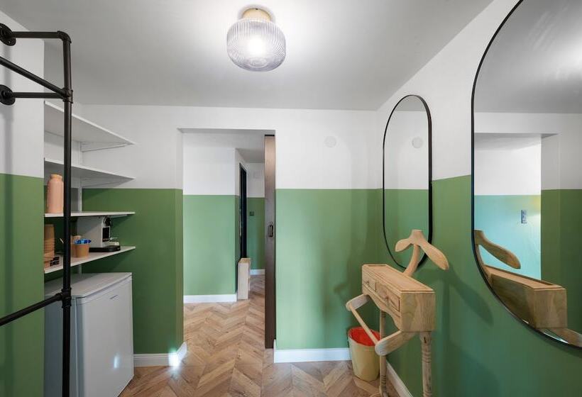 Becozy Self Check In Pop Up Hotel Basel