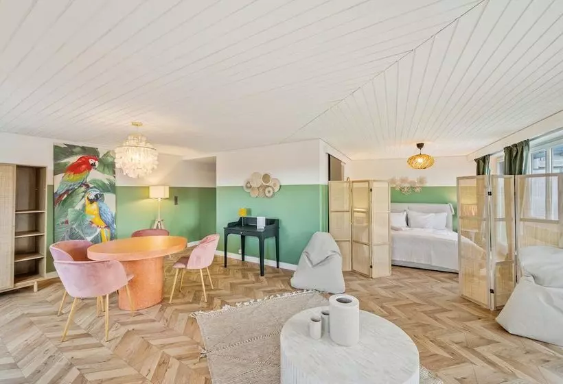 Becozy Self Check In Pop Up Hotel Basel