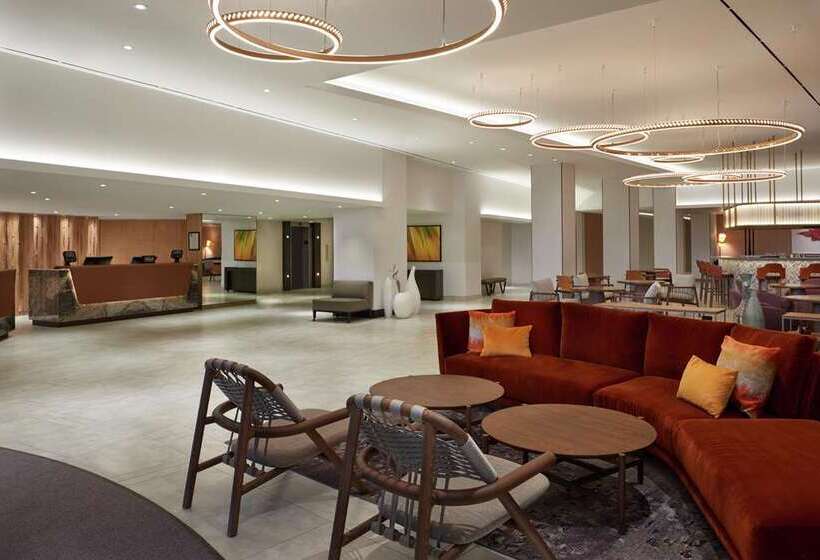 Hilton Toronto Airport Hotel & Suites