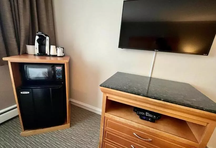 Отель Anavada Inn & Suites Prince George