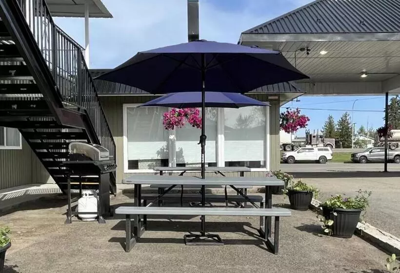 Отель Anavada Inn & Suites Prince George