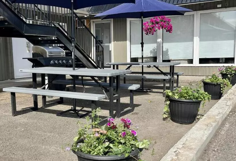 Отель Anavada Inn & Suites Prince George