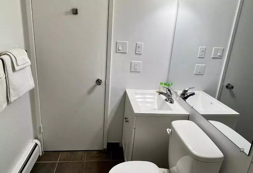 Отель Anavada Inn & Suites Prince George