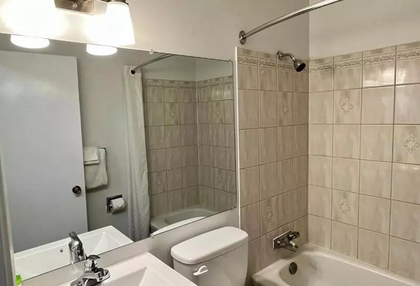 Отель Anavada Inn & Suites Prince George