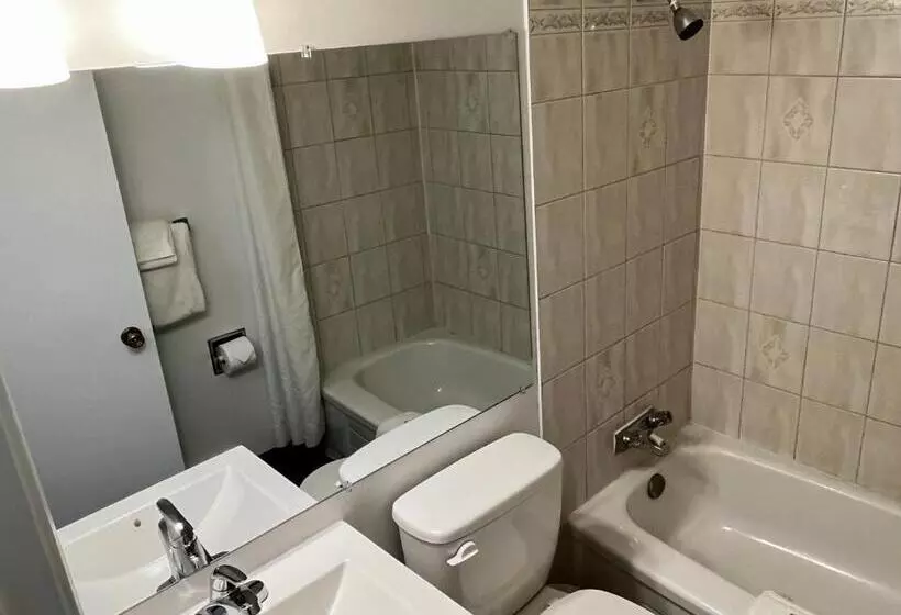 Отель Anavada Inn & Suites Prince George