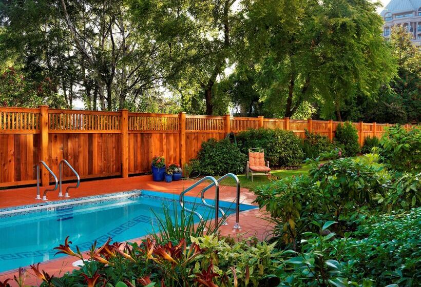 فندق Best Western Plus Inner Harbour